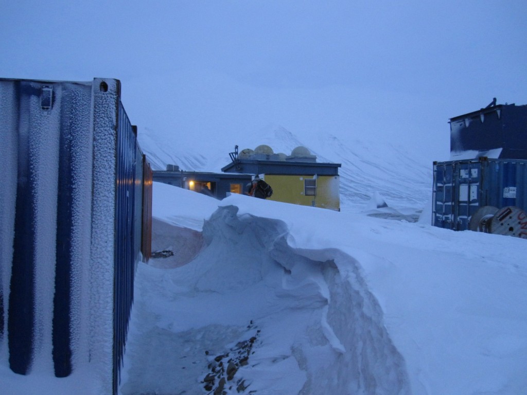 Vor der Hütte